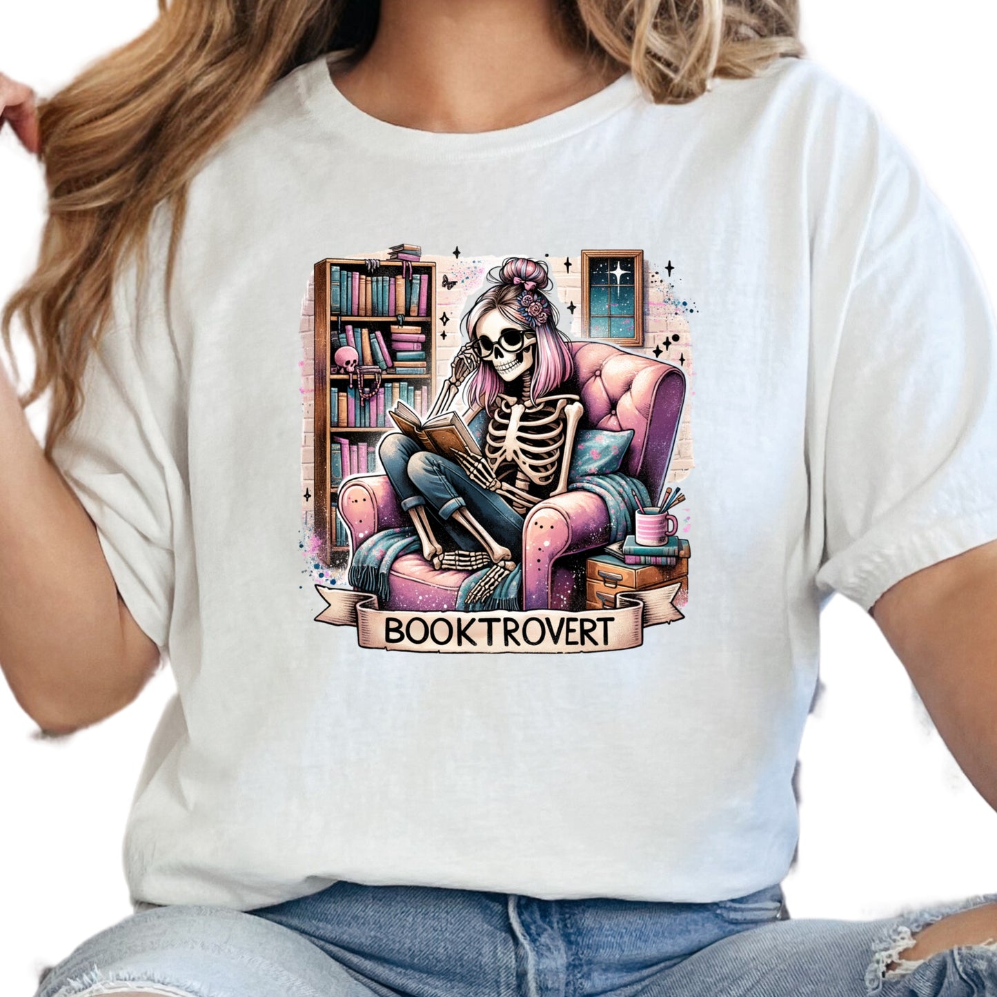 Booktrovert Shirt – Cozy Skeleton Reading Tee – Funny Introvert Book Lover Shirt – Spooky Bookish Graphic Tee – Goth Bookworm Gift