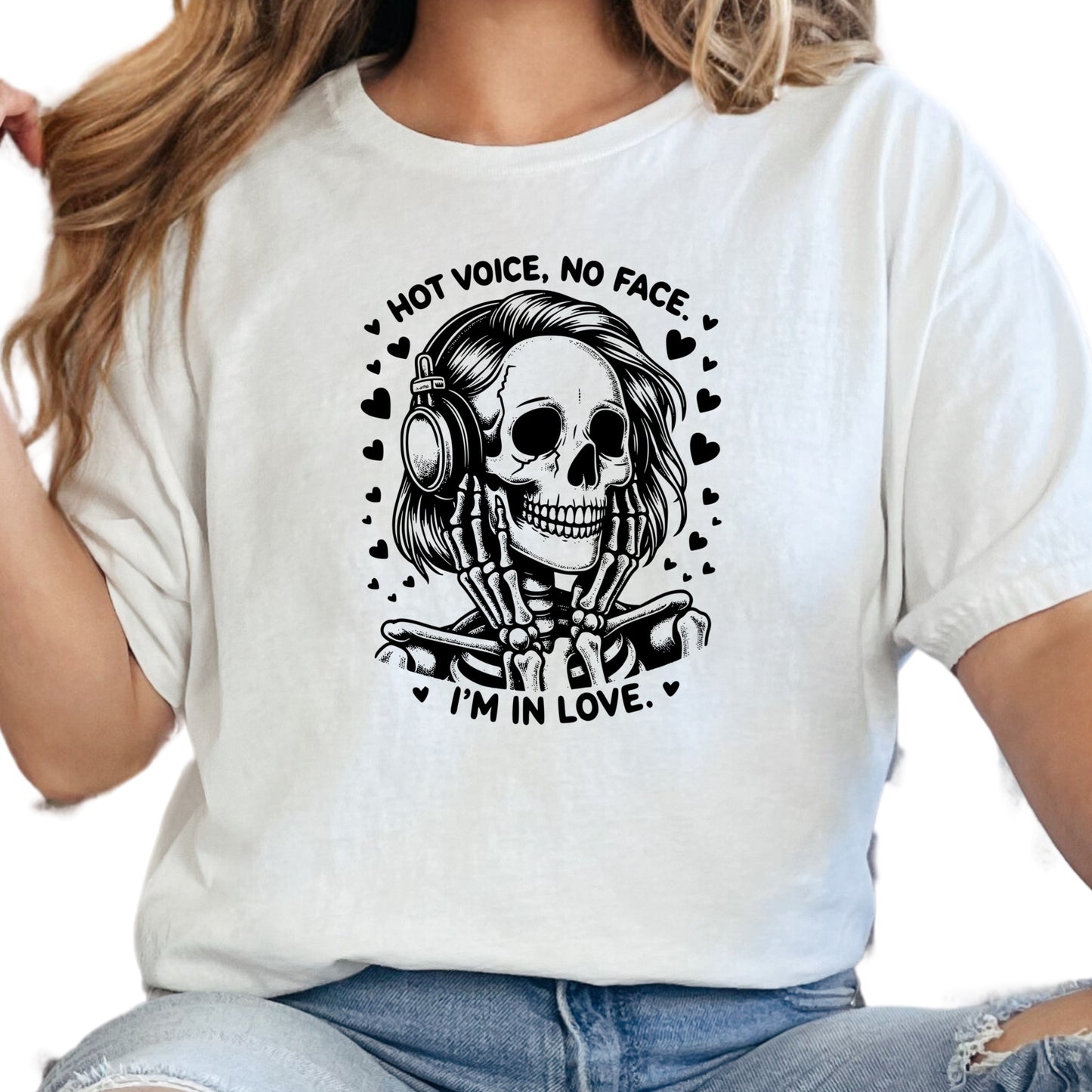 Hot Voice No Face Shirt, Smutty romance Narrator Tee – Skeleton Headphones Top – Booktok Shirt – Audio Lover Gift – Romance Tropes Shirt
