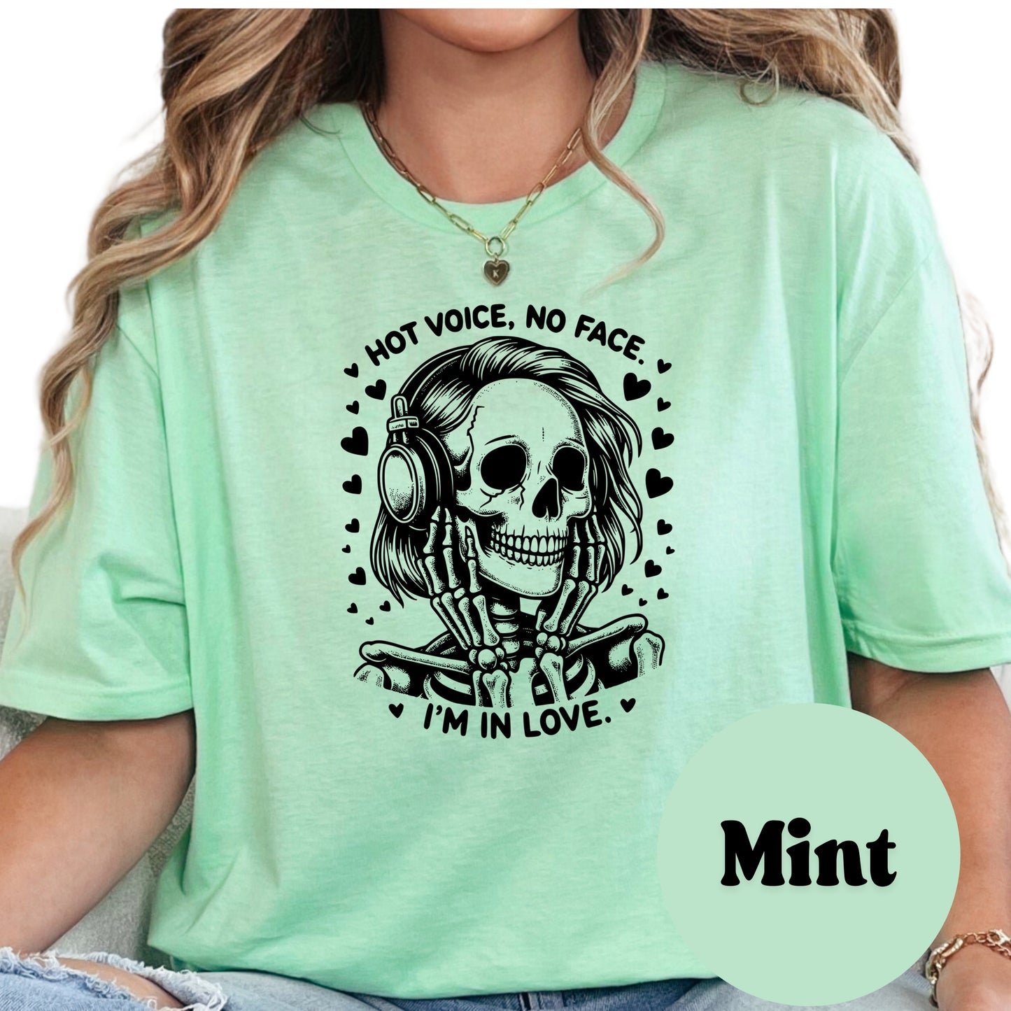 Hot Voice No Face Shirt, Smutty romance Narrator Tee – Skeleton Headphones Top – Booktok Shirt – Audio Lover Gift – Romance Tropes Shirt